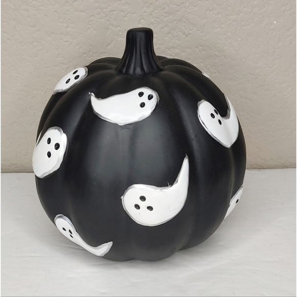 T.J.Maxx Other - Novogratz Ghost Matte Black Pumpkin Shaped Halloween Tabletop Decor‎